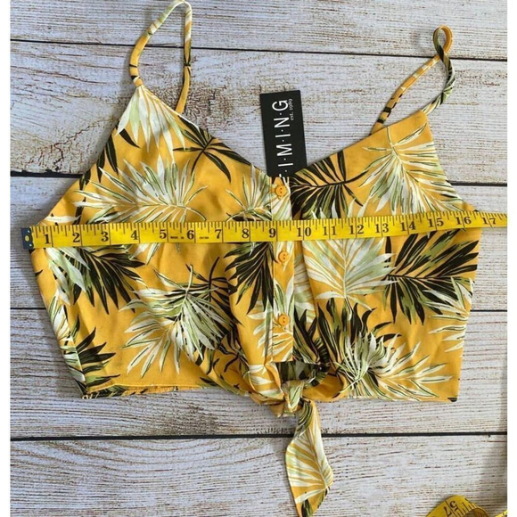 Timing Tie Front Tropical Crop Top (Sz M) - Picture 8 of 8